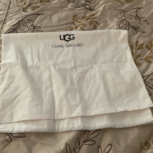 Uggs - Picture 10 of 14